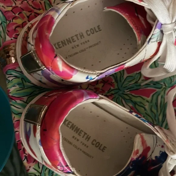 Kenneth Cole size 8.5 sneakers multi colored ready to sell pre-owned. Feels good - Picture 7 of 9